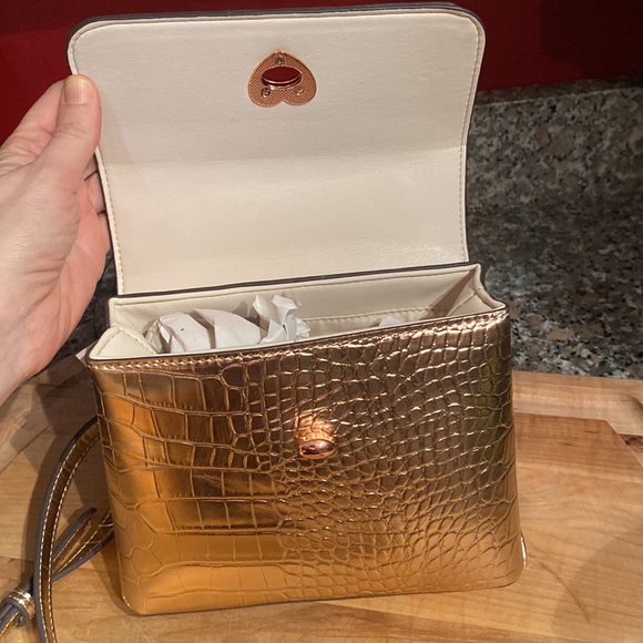 💕🌟Sondra Roberts Crocodile Textured Crossbody, Metallic Rose Gold - Picture 7 of 16